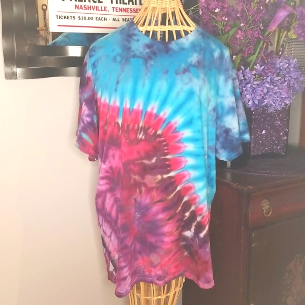 Hand Crafted Handmade Upcycled Large Short Sleeve 100% Cotton Tie Dye T-shirt